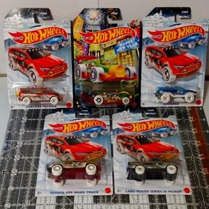 Hot Wheels 5-Car Set Christmas Holiday 2022 New Year's 2023 CARBONATOR